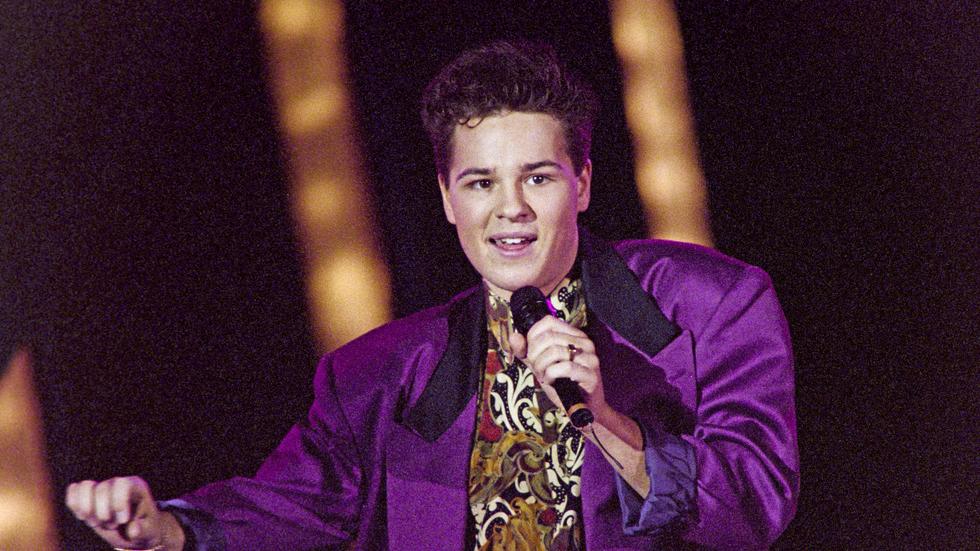 ”En sensation” hette bidraget som Peter Jöback framförde i Melodifestivalen 1990, endast 19 år gammal.