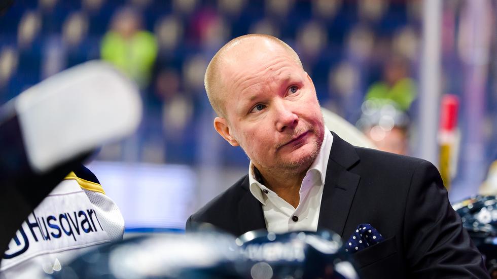 Jonas Holmström, assisterande tränare i HV71, bekräftar att HV kallar tillbaka både Jonathan Wikström och Emil Andrae för resten av säsongen. Foto: Fredrik Karlsson, Bildbyrån.