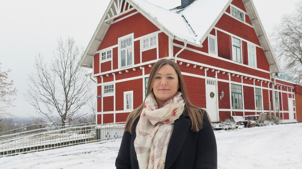Anneli Bladelius visar upp familjens hem i Tenhult: Villa Grankullen. 
