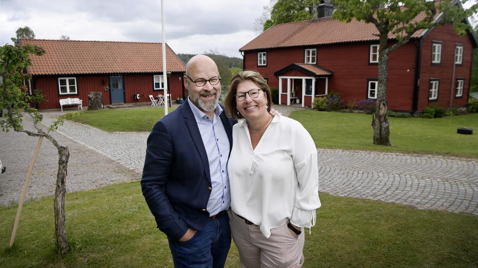 Nu säljer makarna Magnus och Heléne Ferlander sitt älskad hem intill Barnarps kyrka. 