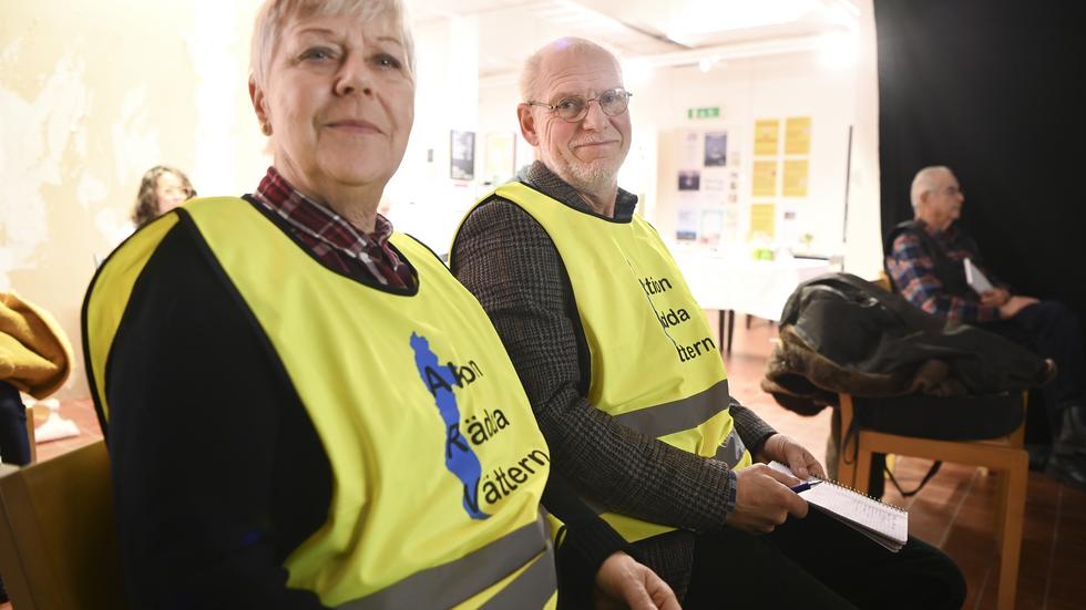 Elisabeth Lennartsson och Roland Thörnqvist representerar Aktion Rädda Vättern. De motsätter sig en gruva utanför Gränna och vill att Försvarsmakten ska trappa ned sin verksamhet i Karlsborg. 
