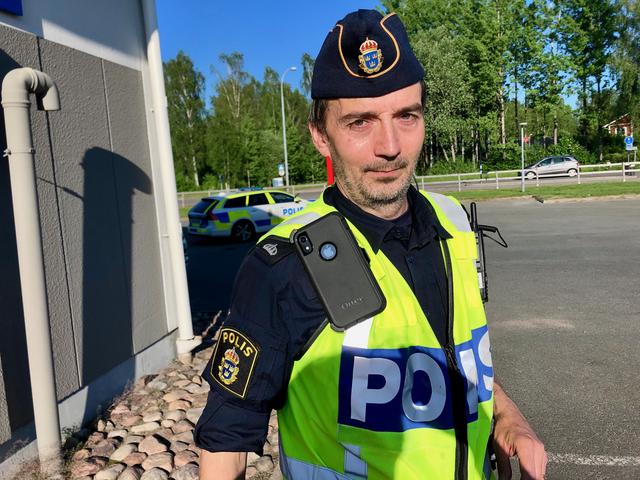 Bilden på insatsledaren Johan Eskilsson är tagen mindre än timme innan mordförsöket på två poliser. 