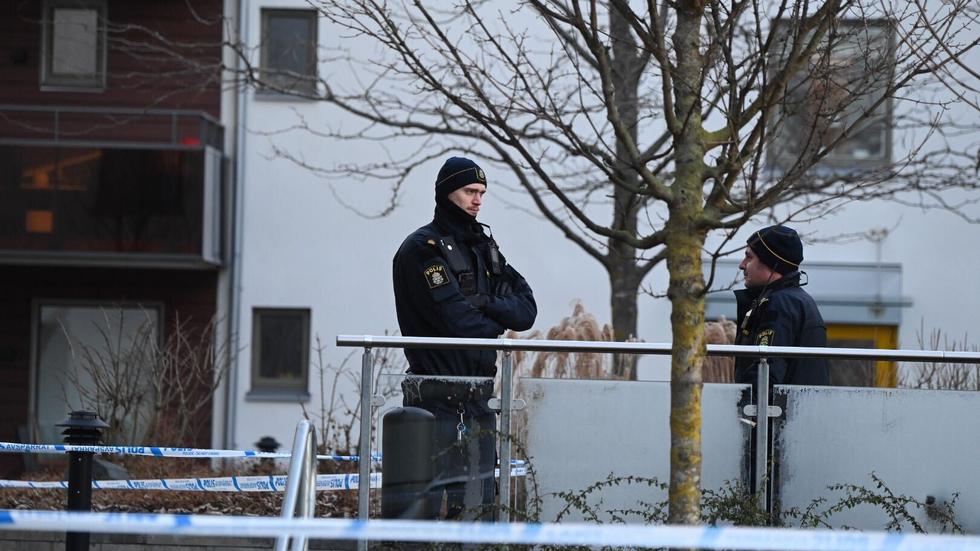 Polisen spärrade av ett område på Kålgården i centrala Jönköping tidigt under fredagsmorgonen efter en misstänkt skottlossning.