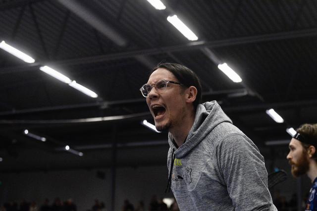 Johan Kihlblom riktade skarp kritik till domarparet under matchen som Mullsjö förlorade med 2–9. På söndag måste Mais vinna om säsongen inte ska ta slut.