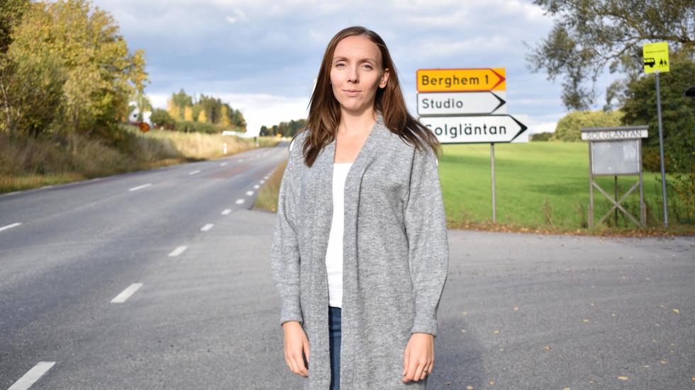 Molly Sparr tycker att det behövs en gång- och cykelväg längsmed Grännavägen mellan Skärstad och Berghem. ”Det har varit väldigt otäckt att gå på vägen med barnvagnen”, säger hon.