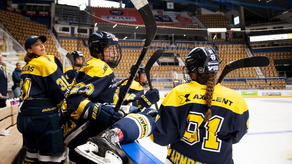 Det blev ingen SDHL-match mellan HV71 och AIK på fredagskvällen. 