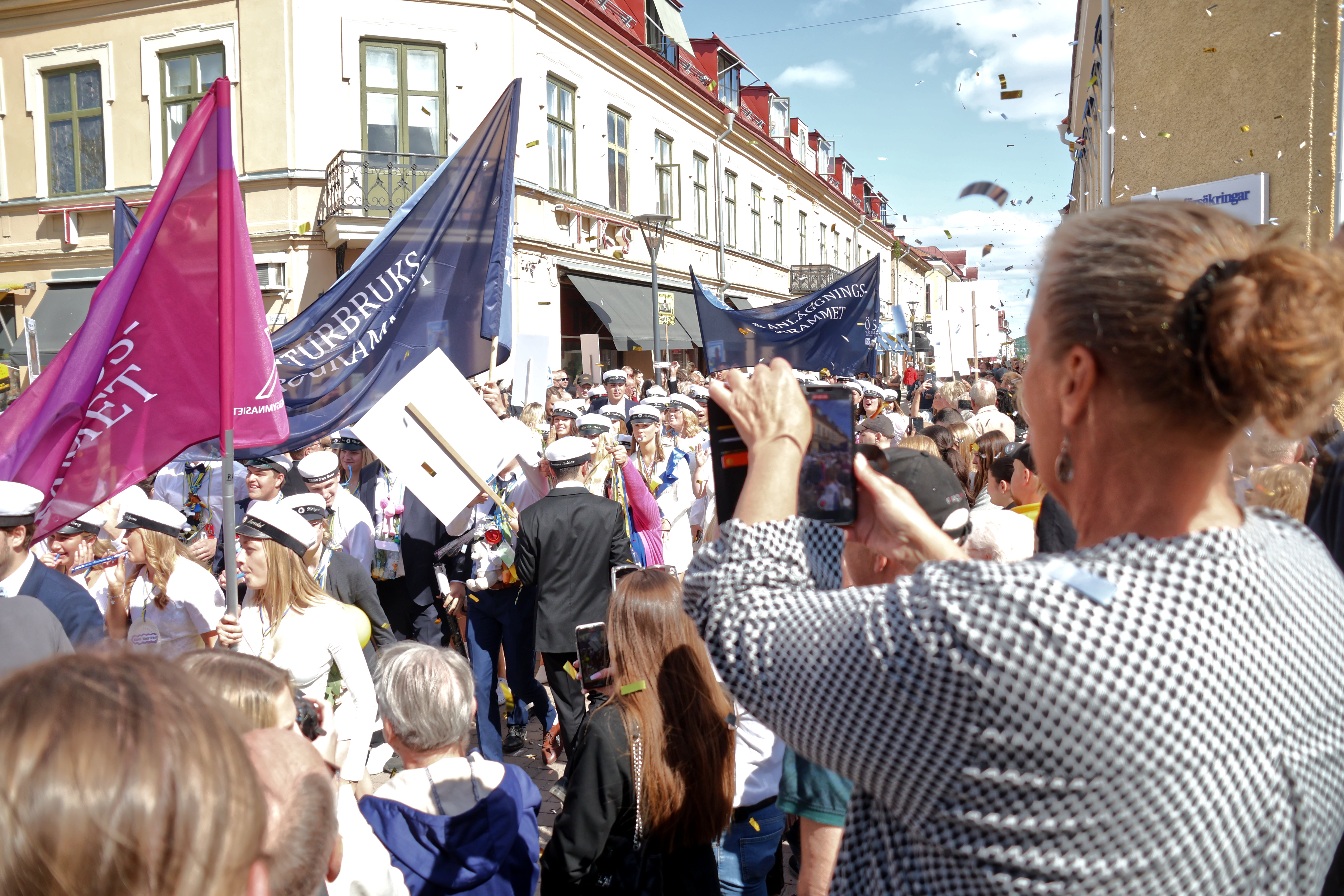 BILDEXTRA: Här Firas Salas Studenter På Stora Torget – Sala Allehanda