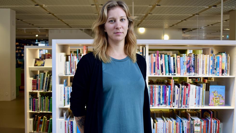 Emma Dahlberg, enhetschef på biblioteken i Jönköping, har märkt att debatten kring den nya lagen är levande.