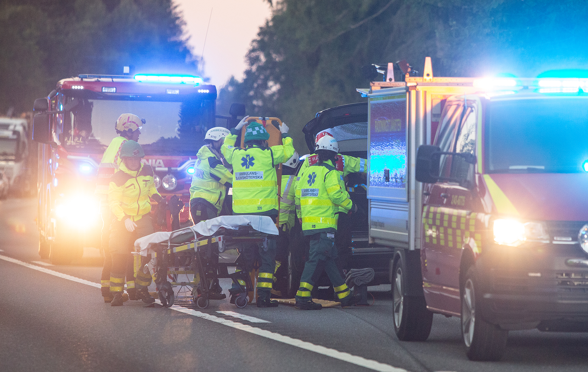 Bilist Fastklämd Efter Olycka Med Lastbil Utanför Aneby Kvinna Förd