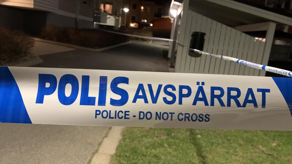Polisen spärrade av området i centrala Eksjö. BILD: Mikael Fritzon