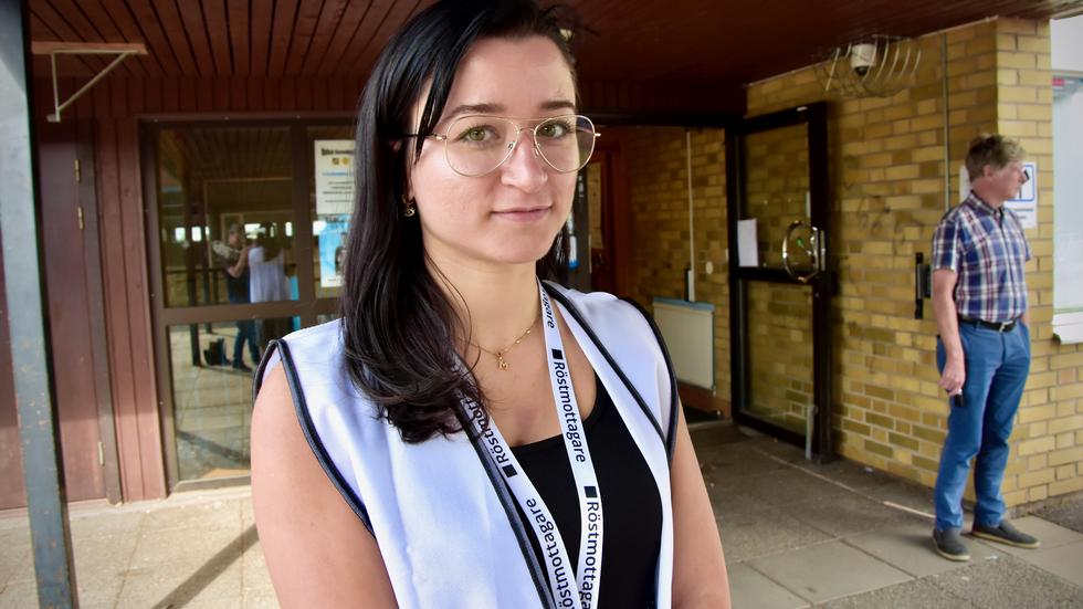 30-åriga Merna Hamjo från Syrien jobbar som röstmottagare i Mullsjö.