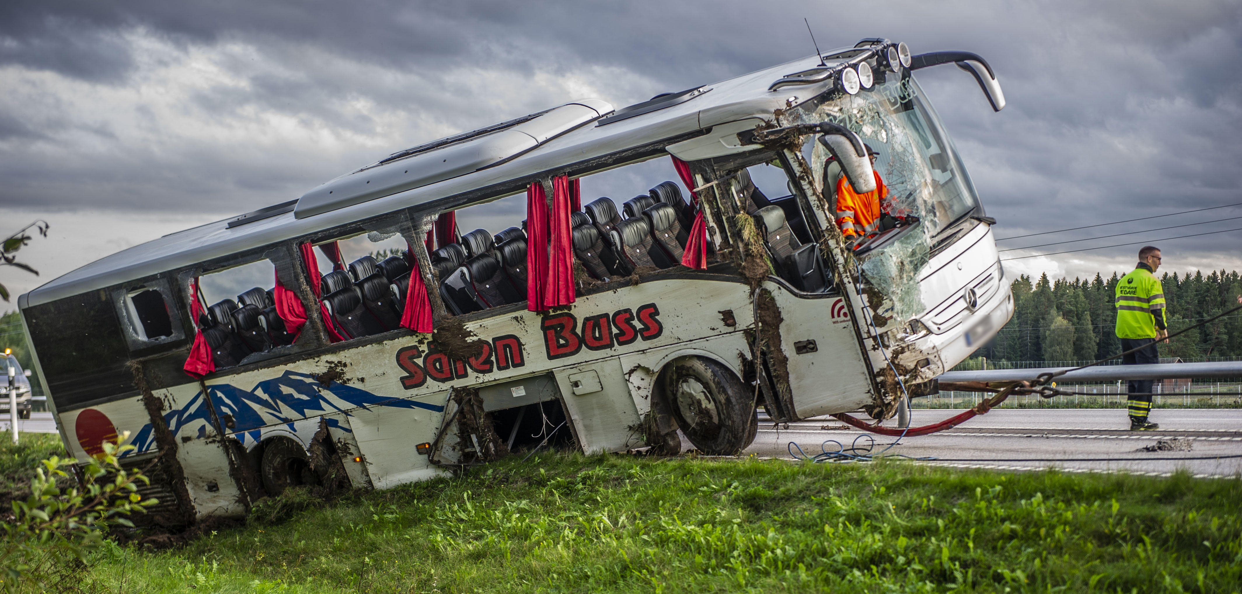 Sex personer till sjukhus efter bussolycka på väg 70 – Dala-Demokraten