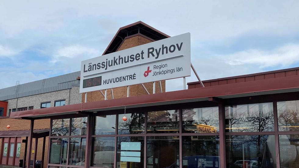 Området vid huvudentrén till Länssjukhuset Ryhov beskrivs i dag som ogästvänligt. Därför ska området göras om, vilket också ska öka trafiksäkerheten.