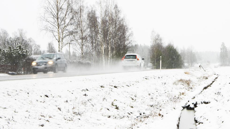 SMHI varnar för snöfall på flera håll i landet. 