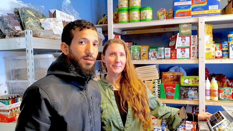 Feras Alshahabi och Emma Kursten har flyttat till Skillingaryd – och öppnat en butik.