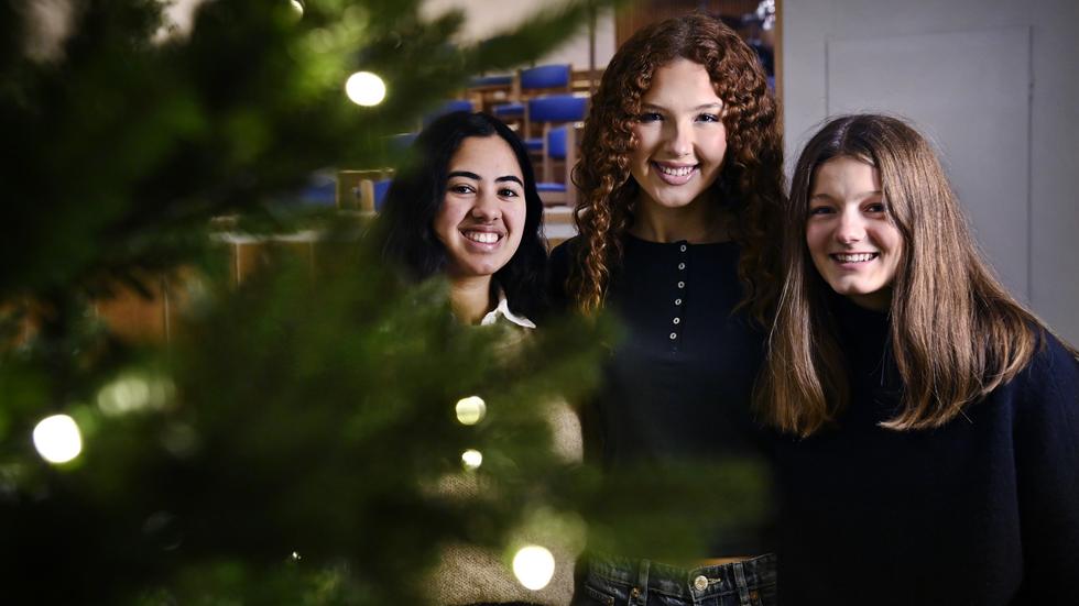 Clara Öhman, Alva Leijon och Stina Åkesson driver projektet ”Julklappen” för att hjälpa familjer som inte kan ge julklappar till sina barn. 