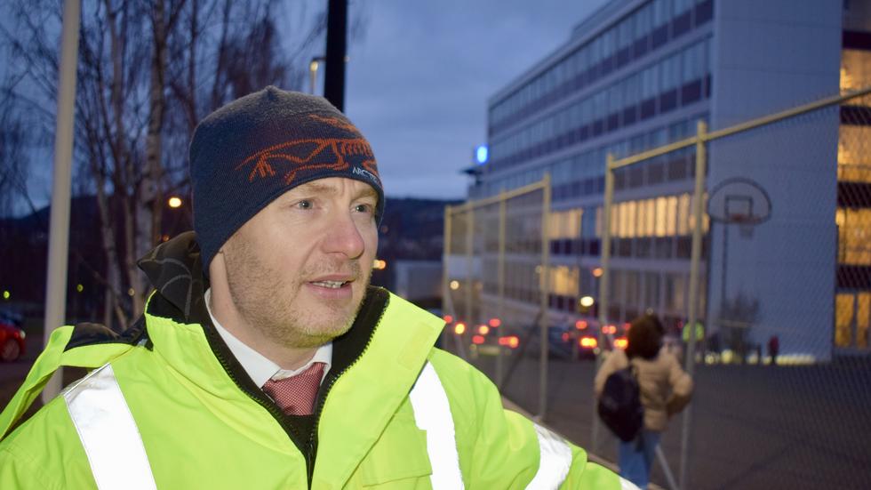Simon Varley, rektor på Engelska skolan, hoppas att trafiksituationen vid lämning av elever på morgnarna ska kunna förbättras.