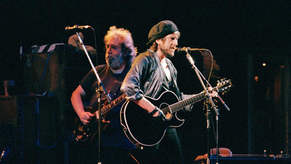 Bob Dylan berättar personligt om låtar av bland andra Grateful Dead,  här på scen tillsammans med bandets gitarrist Jerry Garcia 1987.