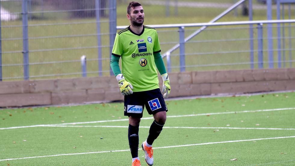 Det stannade på tio matcher utan förlust för målvakten Vilson Cakovic och hans Husqvarna FF. Seriesuveränen Ängelholm blev för svårt på bortaplan.