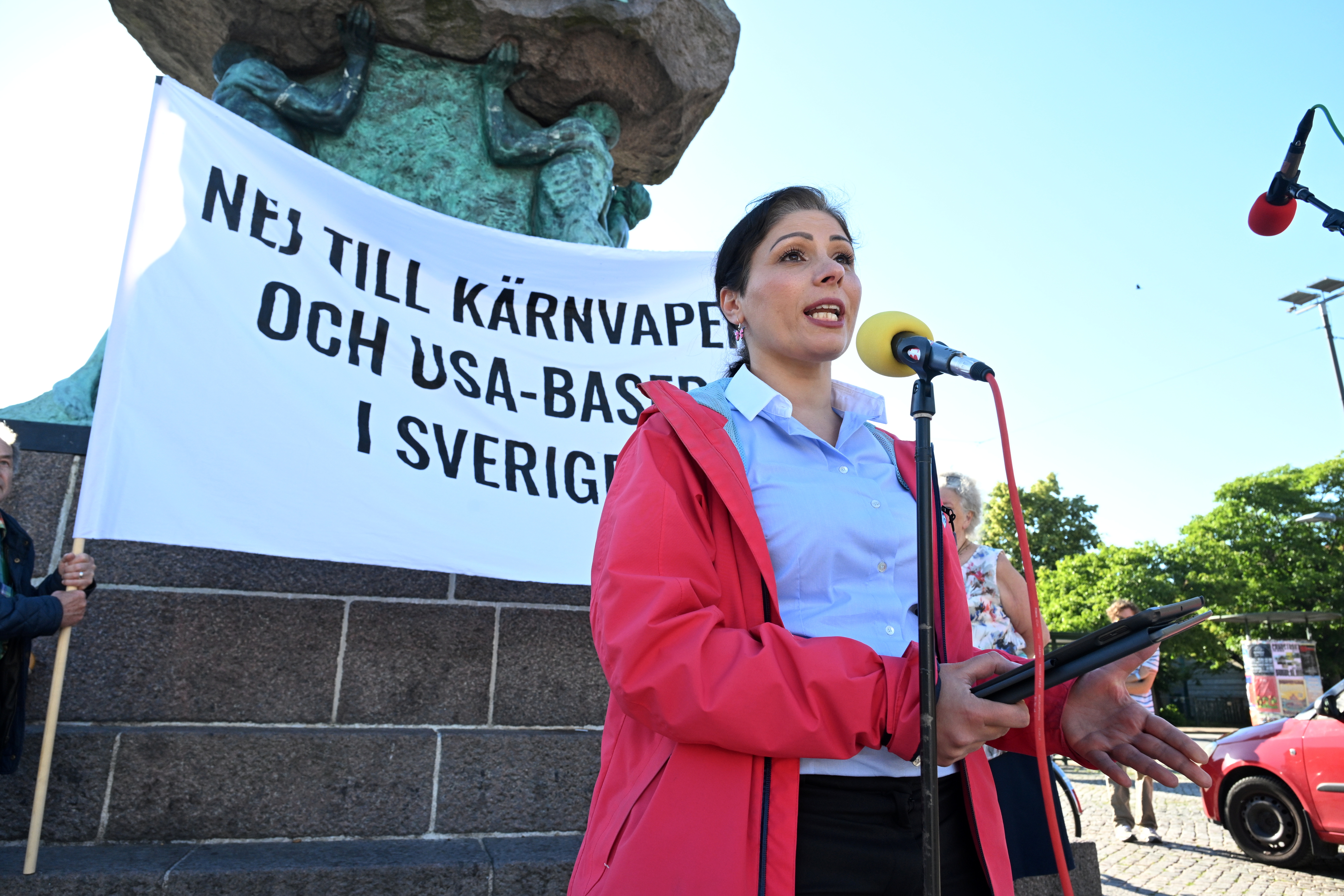 Nu Röstar Riksdagen Om DCA-avtalet – Protester I Sista Stund I Malmö ...