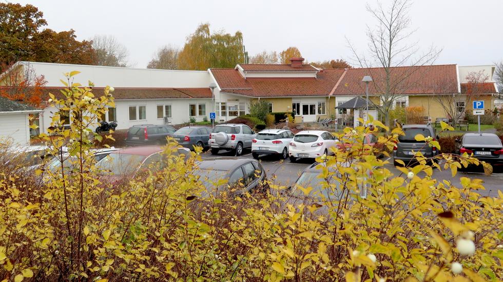 Sommaren är en kritisk punkt när Ekhagens gästhem ska avvecklas. Om beslutet klubbas den 18 november kan hospicet läggas ner någon gång under senvåren. 