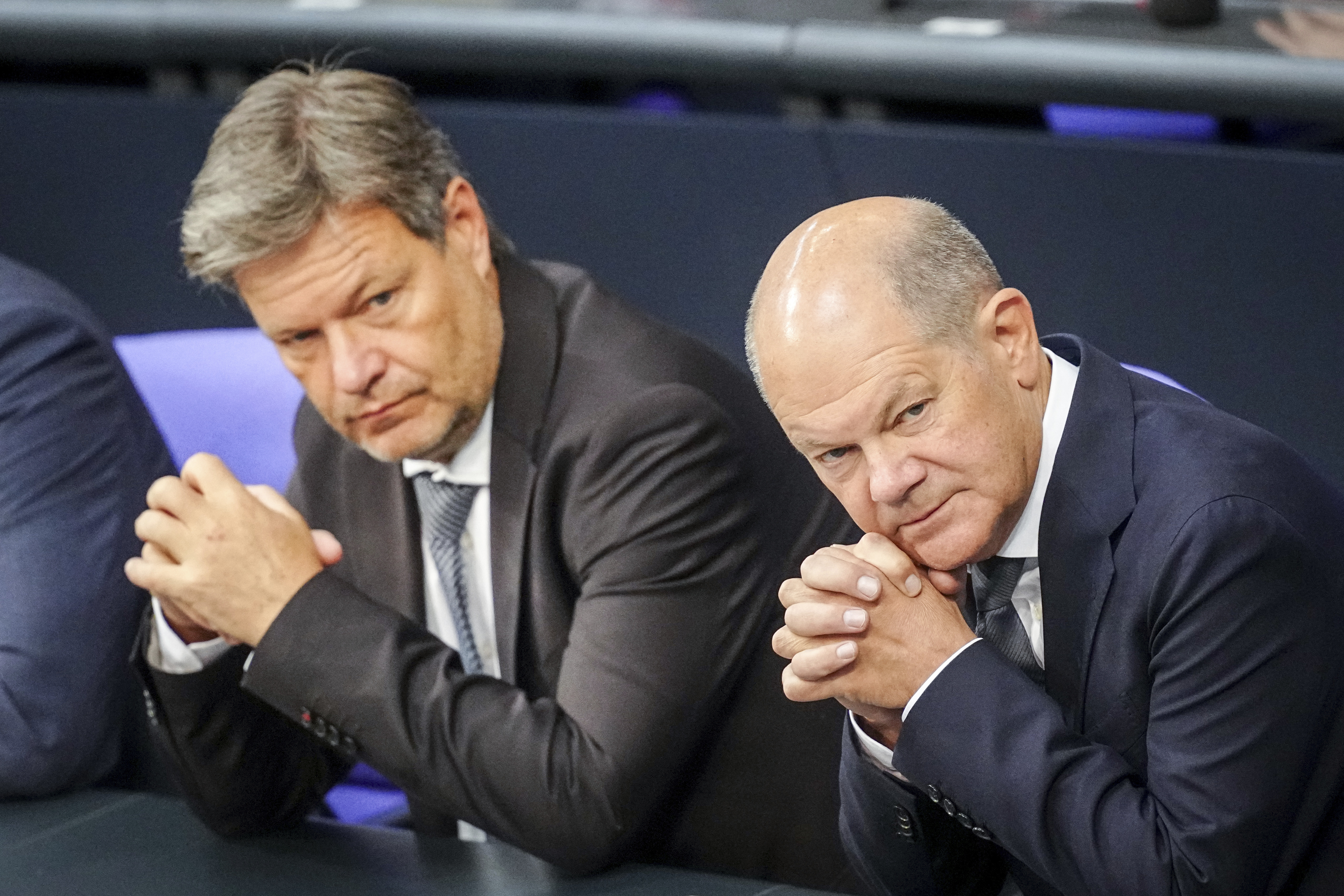 German Vice Chancellor and Climate Minister Robert Habeck (left) and Chancellor Olaf Scholz (right) pose for a picture during a Bundestag meeting in Berlin on Thursday.