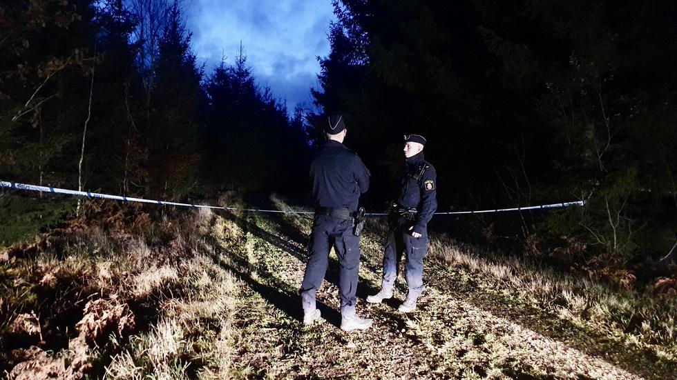 Den 2 november hittades kvinnan död i ett skogsområde utanför Vetlanda. Obduktionsrapporten stärker misstankarna mot de två kvinnor som sitter häktade misstänkta för mord och gravfridsbrott.