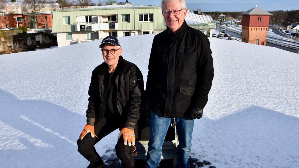Johnny Lindh, fastighetsansvarig i Pingstkyrkan i Mullsjö och Bengt Sätterman, projektledare för kyrkans satsning på solpaneler. 