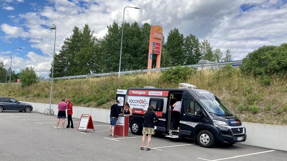 Under torsdagseftermiddagen var vaccinbussen på plats i Mullsjö och erbjöd drop in-vaccinering mot bland annat TBE .