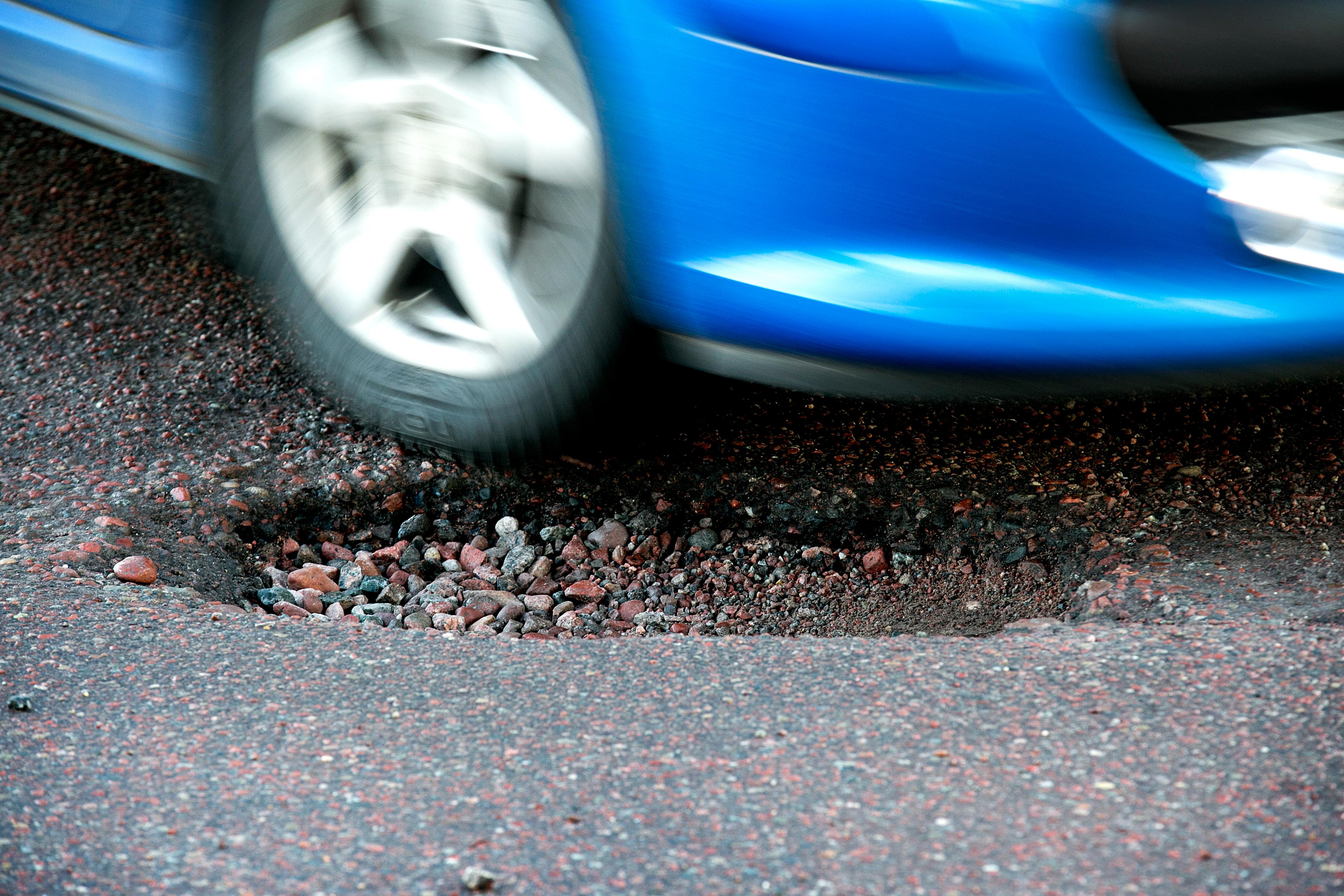 Trafikverkets Varning – Bilar Kan Skadas: ”Se Upp Eller Ner” – Borlänge ...