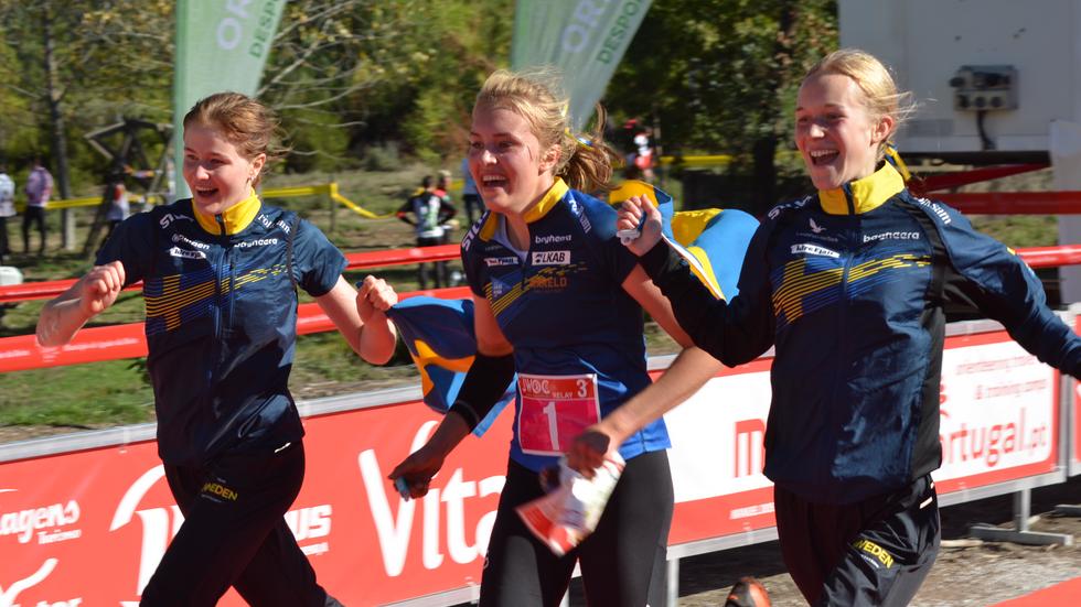 Sverige, med Hilda Holmqvist Johansson från IKHP tog guld i junior-VM i orientering. Foto: Johan Trygg.