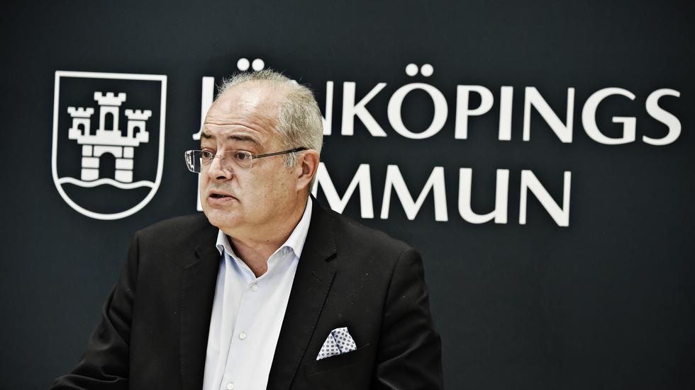 Stadsdirektör Johan Fritz kallar arbetet mot coronaviruset för ett uthållighetsrace och han tycker att Jönköpingsborna generellt sköter sig bra: ”De allra flesta följer faktiskt rekommendationerna”