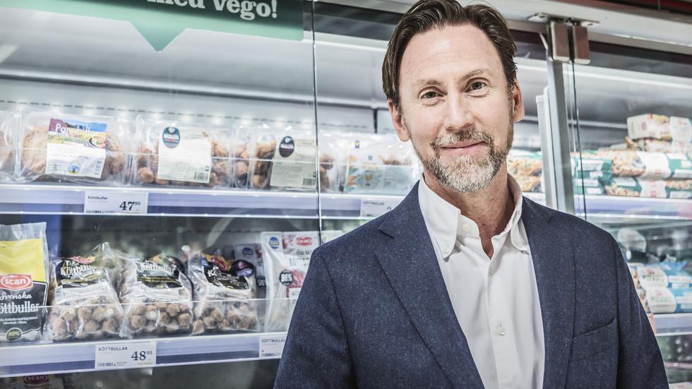 Axfood tar marknadsandelar men bolagets vd Klas Balkow räknar med ännu högre matpriser. Arkivbild. FOTO: Veronica Johansson / SvD / TT /
