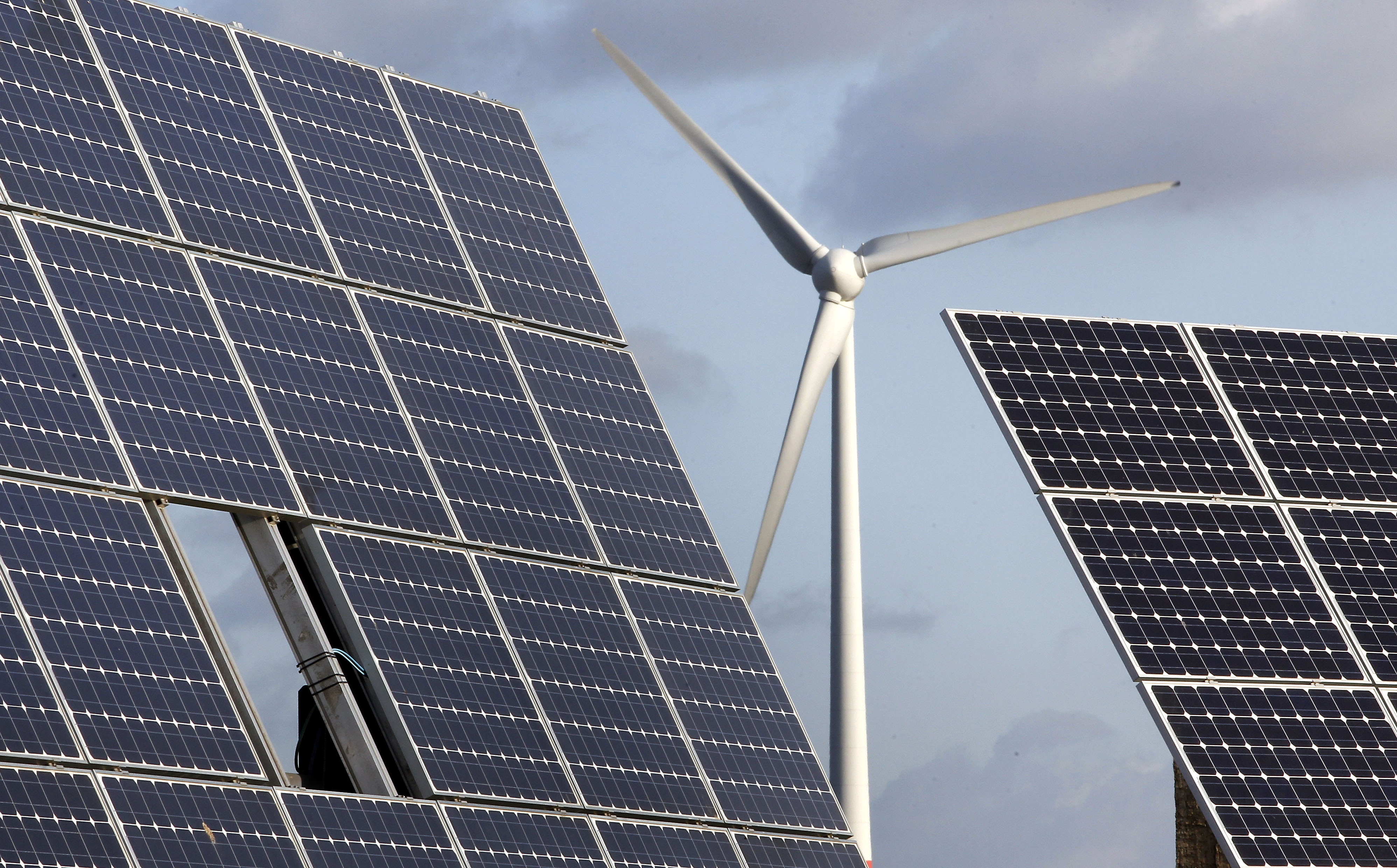 Egenproducerad sol- och vindenergi ska täcka hälften av Malmö stads energibehov 2030. 