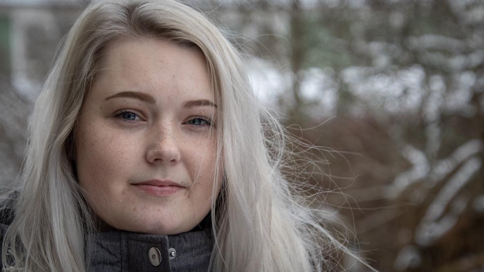 Mimmi Andersson är 27 år och har lidit av magsmärtor så länge hon kan minnas. När hon var 19 år, 2014, fick hon diagnosen endometrios och under vintern 2021 stod det även klart att hon också har fibromyalgi.