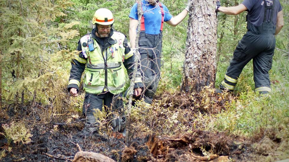 I tisdags larmades räddningstjänsten i Mullsjö till ett område vid Trollsjön för att släcka två bränder i terrängen. 