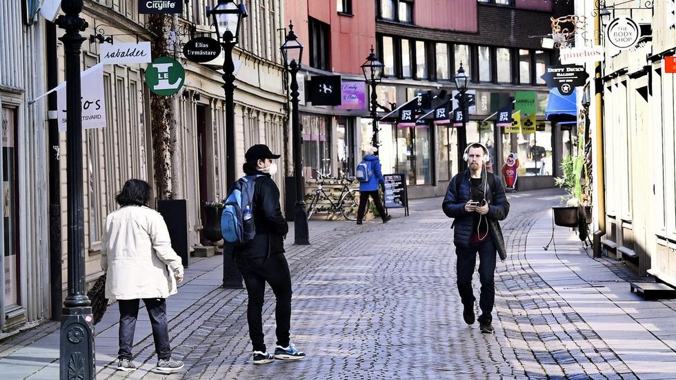 Klädbutiken Rabalder på Smedjegatan i Jönköping hotas av nedläggning när modebolaget Kompott Mode AB ansöker om konkurs. 