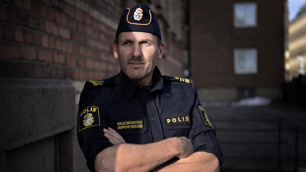 Niklas Brännström, gruppchef på polisens bedrägerigrupp, konstaterar att mörkertalet kring brotten länge har varit stort. 