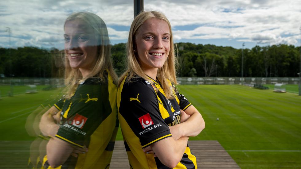Försvararen Anna Sandberg blev rekorddyr när hon köptes loss från Kif Örebro av BK Häcken, hävdar sportchefen Jonas Nilsson.