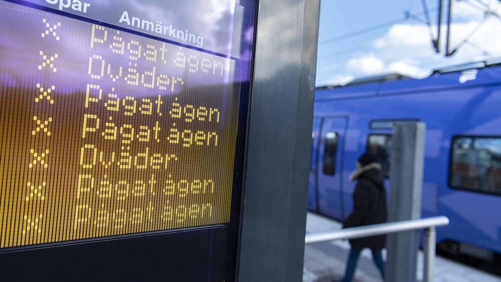 Pågatåg på stationen i Ystad. Trots ruskväder och spårspring har punktligheten i den svenska tågtrafiken ökat under 2019.
