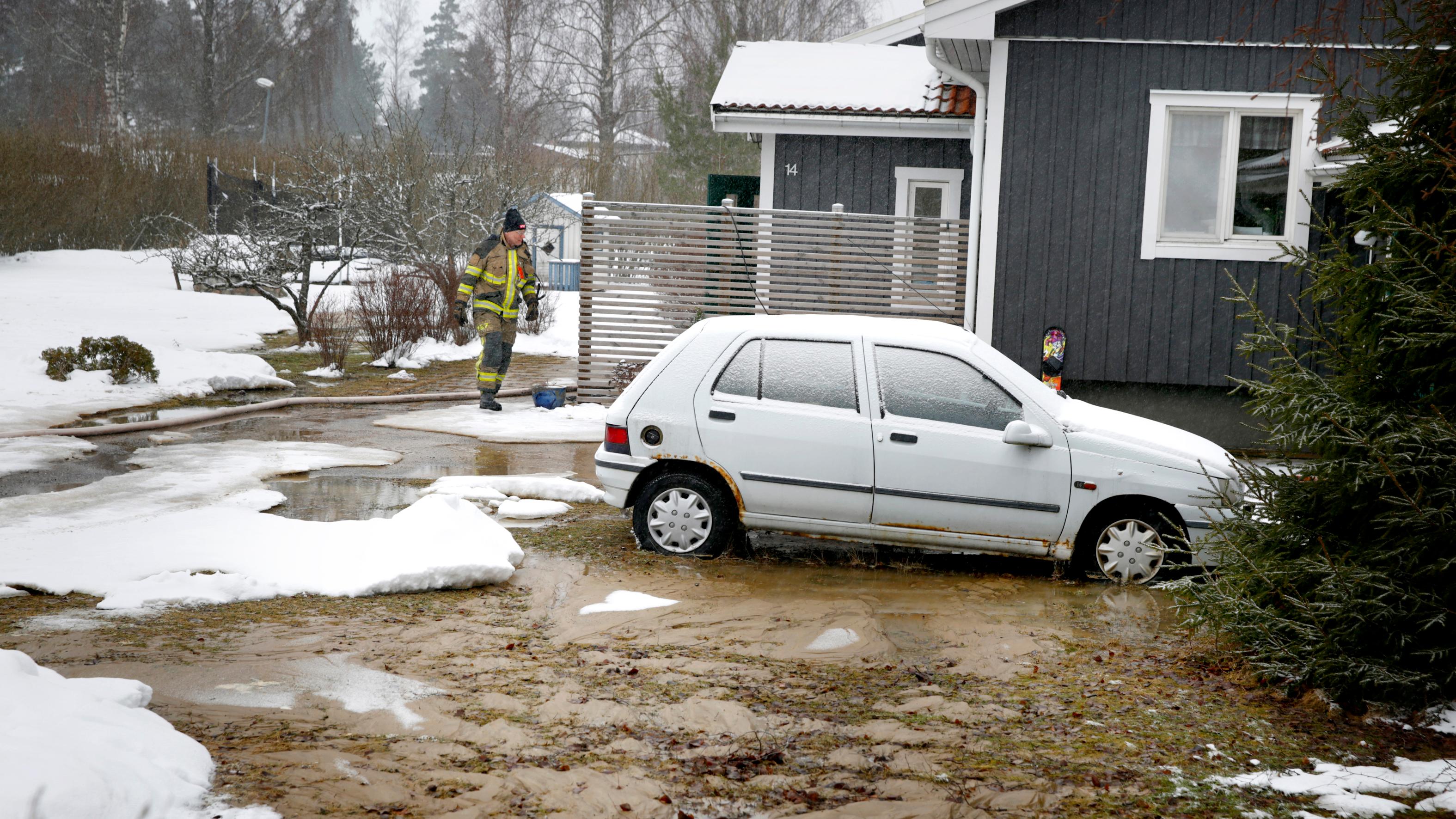 Vattenläcka I Nykvarn Villa Drabbad Av översvämning Forsade In Vatten Lt 0985