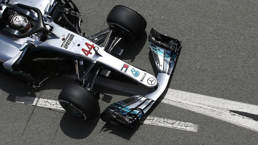 Lewis Hamiltons Mercedes var snabbast på träningen i Barcelona.