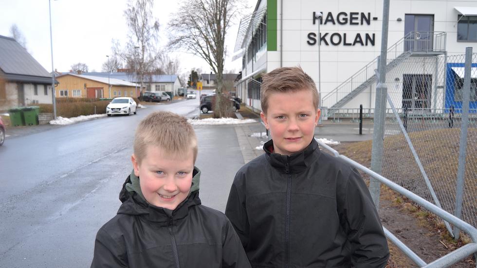 Nils Dahlbäck, 11, (till höger) ligger bakom att Habo kommun nu satsar på att förbättra trafiksituationen vid Hagenskolan. Brorsan Emil (till vänster), 9, går också på skolan. 