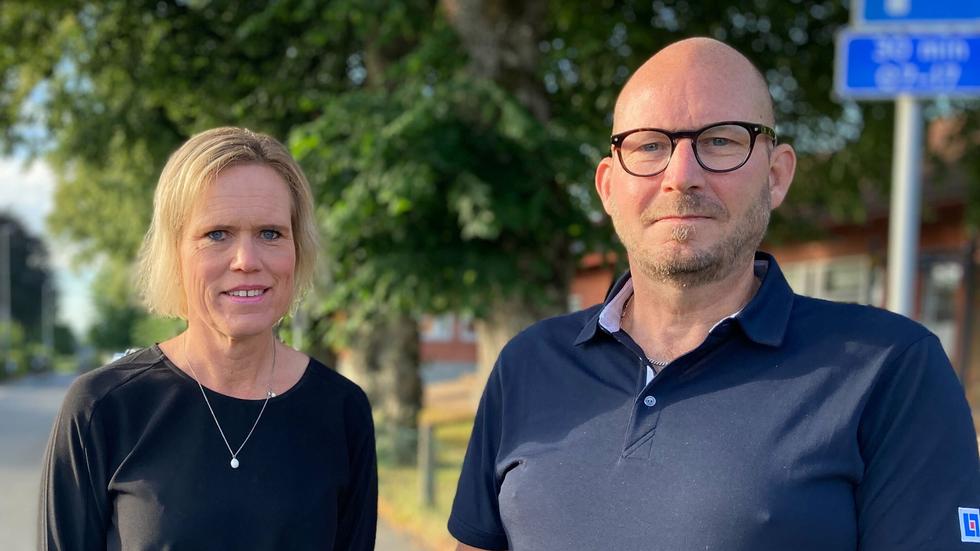 Åsa Grahn, rektor på Tenhultsskolan och Jonas Ander på Länsförsäkringar Jönköping upplever båda att trafiksituationen utanför Tenhultsskolan har blivit något bättre.