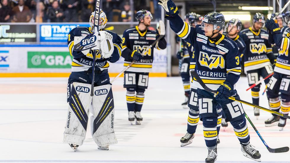 Jonas Gunnarssons och Daniel Bertovs HV71 ska spela matcher mot tre Smålandslag i veckan. Dessutom ska lagets 50-åriga historia hyllas i helgen.