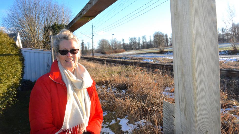 Anna Grahn föreslår i ett medborgarförslag att det sätts upp stängsel längs med järnvägen genom Habo tätort. 