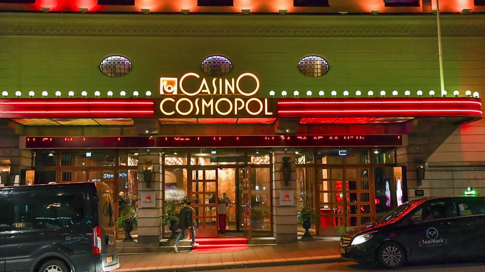 Casino Cosmopol i Stockholm har varit stängt sedan slutet av mars, vilket drar ned intäkterna för den statliga ägaren Svenska Spel. Arkivbild.