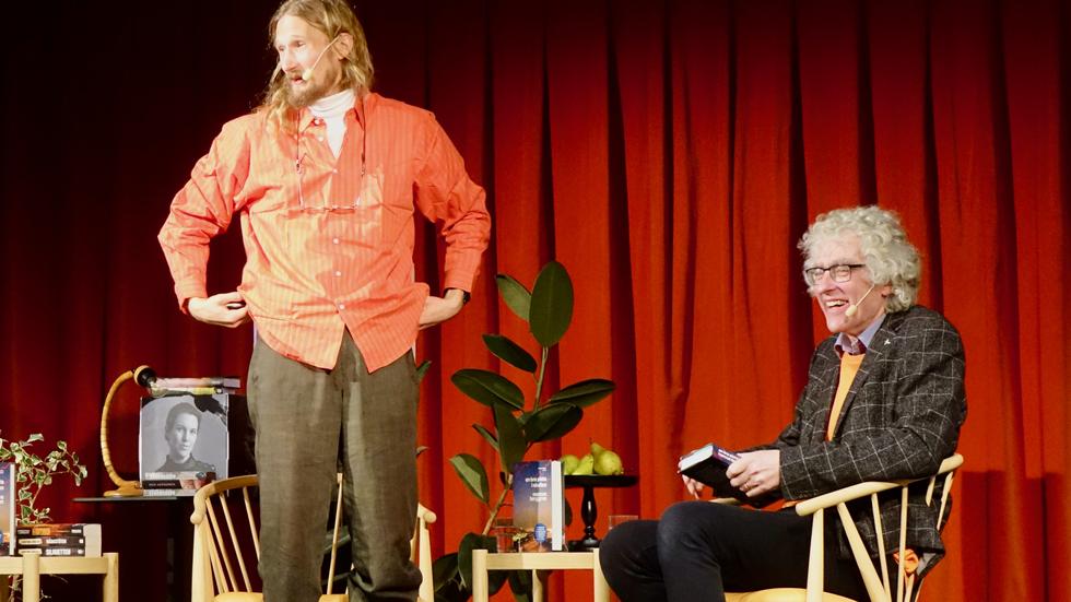 Marcus Berggren och Torgny Wirén skrattade mycket i samtalet om boken ”En bra plats i skallen”.