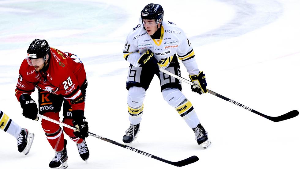 HV71:s Gustav Salmi och Vita Hästens Marcus Eriksson i aktion under onsdagskvällens match.