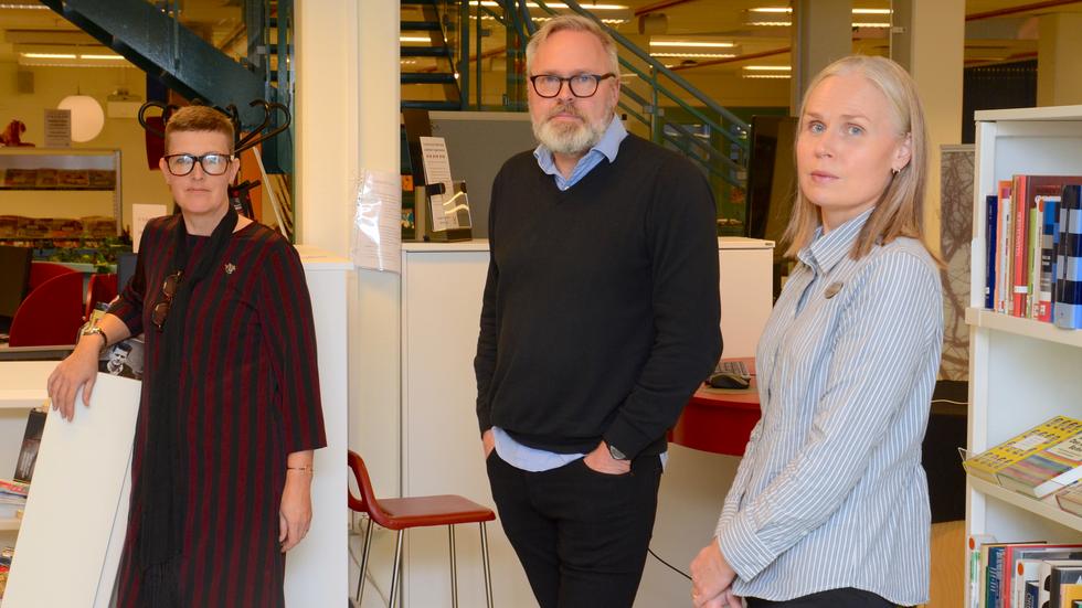 Lärartrion Anne Ekwurzel, Raymond Pettersson och Anna Thure Kavian agerar för att behålla kommunbiblioteket i Fenix kunskapscentrum.